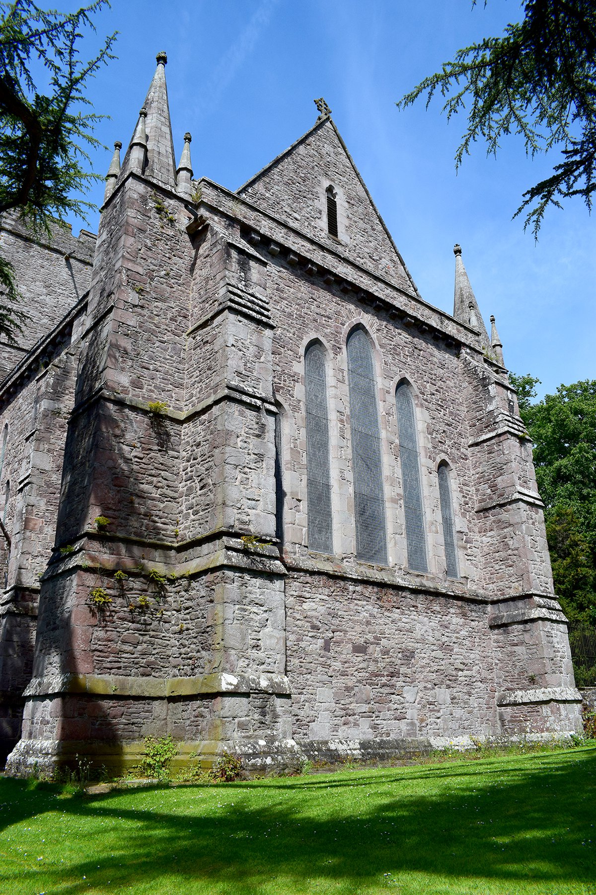 brecon_cathedral5.jpg